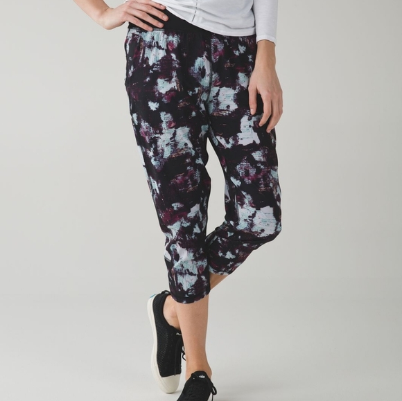 Lululemon Tranquil Crop Kara Blossom Multi / Black Sz 8 Athleisure Gorpcore - Picture 8 of 12